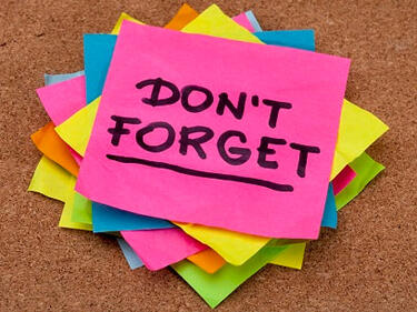 Sticky notes with don't forget message